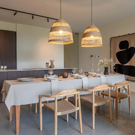 The Seaside Loft - Luxurious 3 Br *